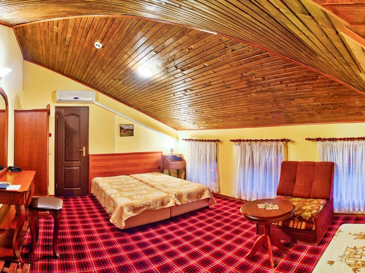 Отель Hotel Teres Казанлык