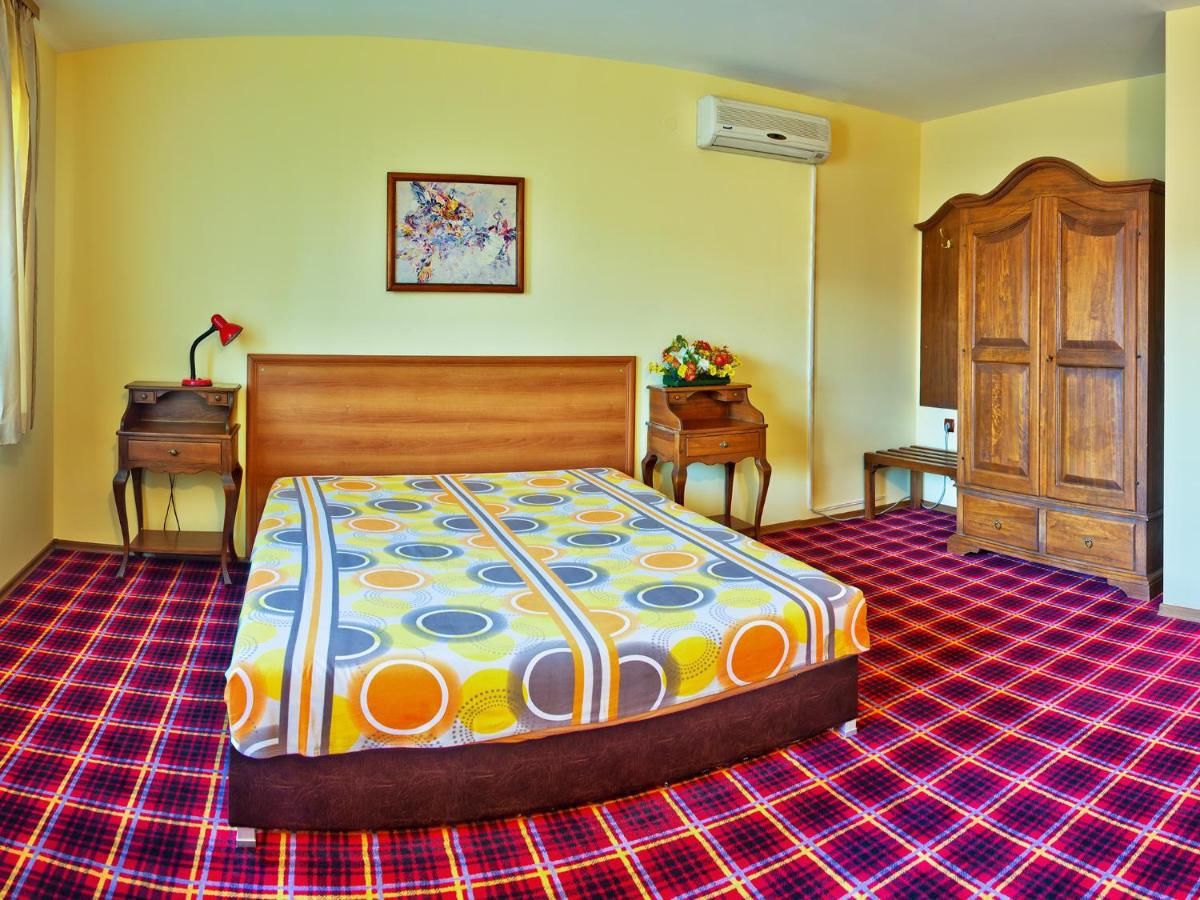 Отель Hotel Teres Казанлык-27