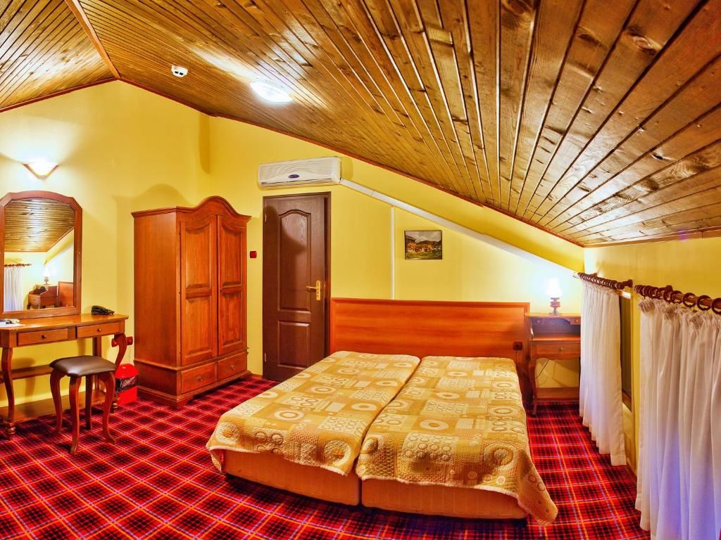 Отель Hotel Teres Казанлык