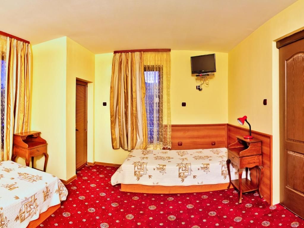 Отель Hotel Teres Казанлык